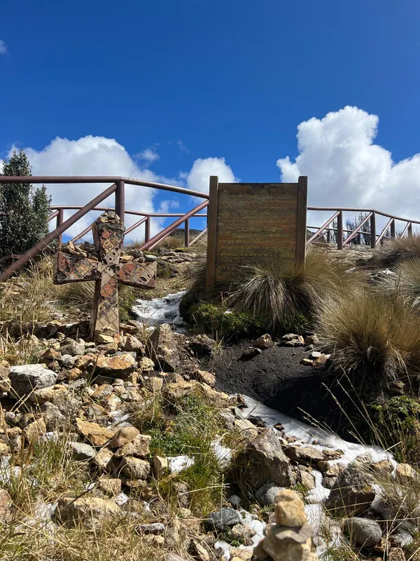 The Tres Cruces pass with a decorated cross at high altitude in El Cajas